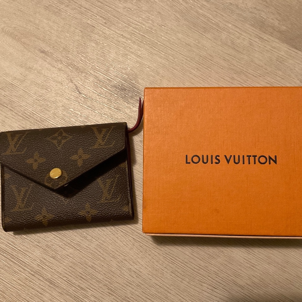 Louis Vuitton Victorine wallet in color red